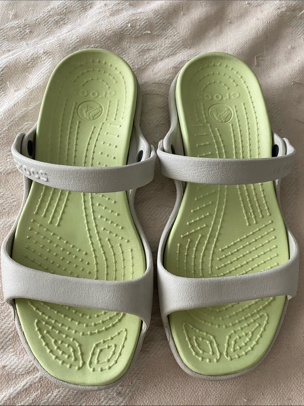 CROCS Cleo  Two‑Strap Slide Sandals in Light Green and White size 8